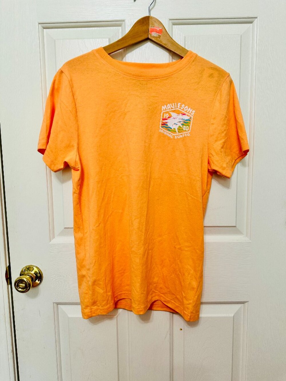 MAUI AND SONS ORIGINAL SURF CO. COOL SHARK PRINTS SHORT SLEEVE T-SHIRT SMALL $27